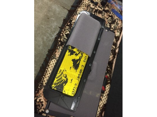 Шумоизоляция пола, арок и щитка моторного отсека